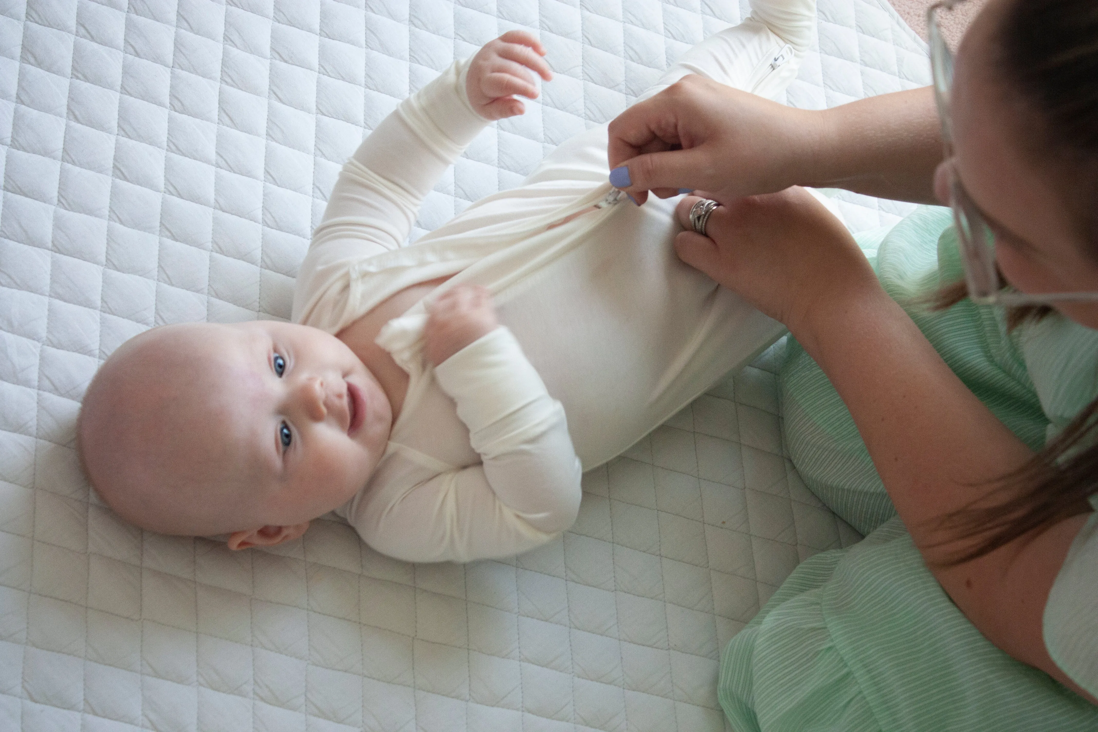Anvi Baby Organic Zipper Romper- Daisy White
