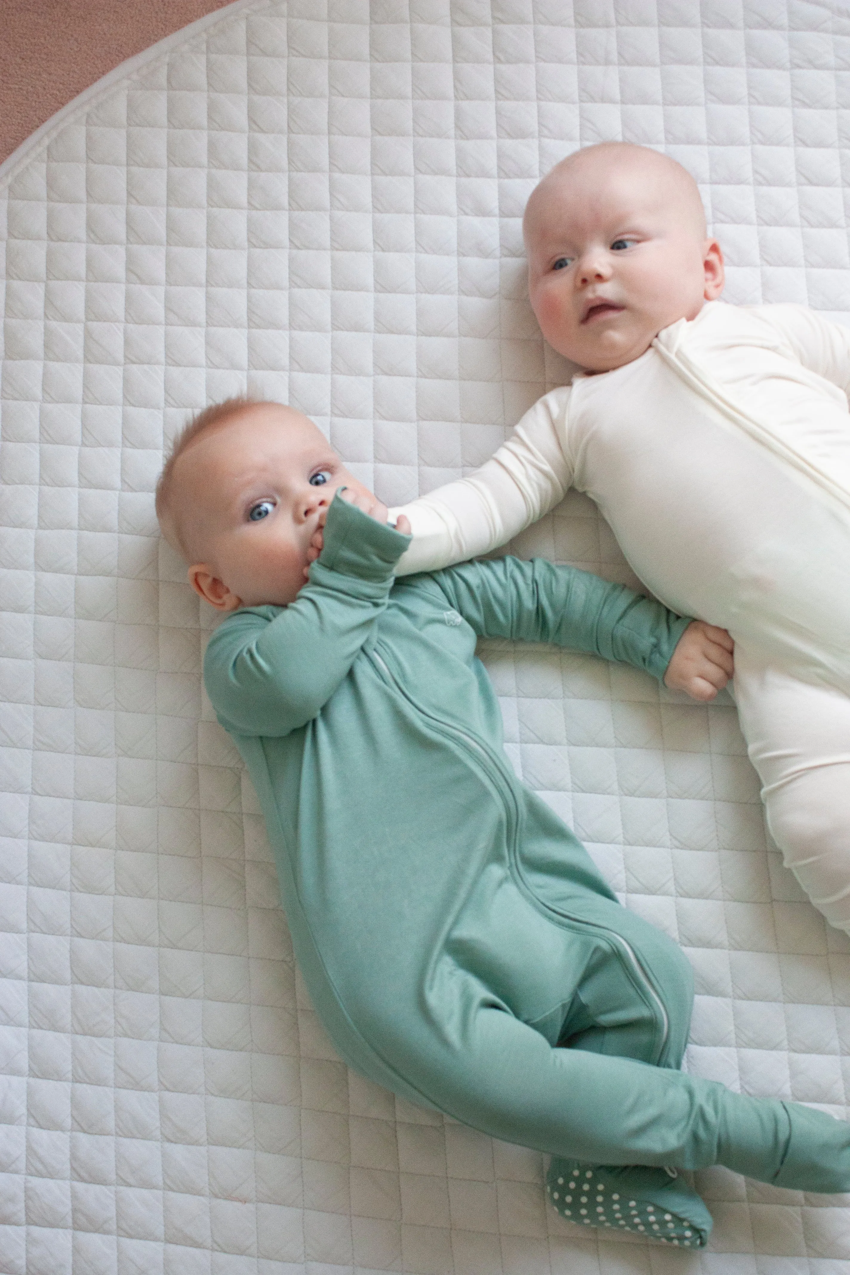Anvi Baby Organic Zipper Romper- Daisy White