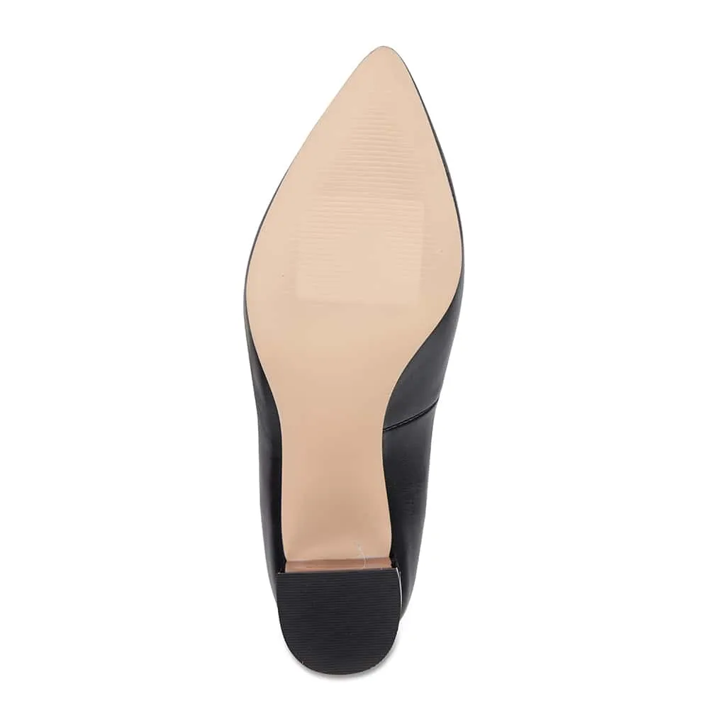 Bonnie Heel in Black Leather
