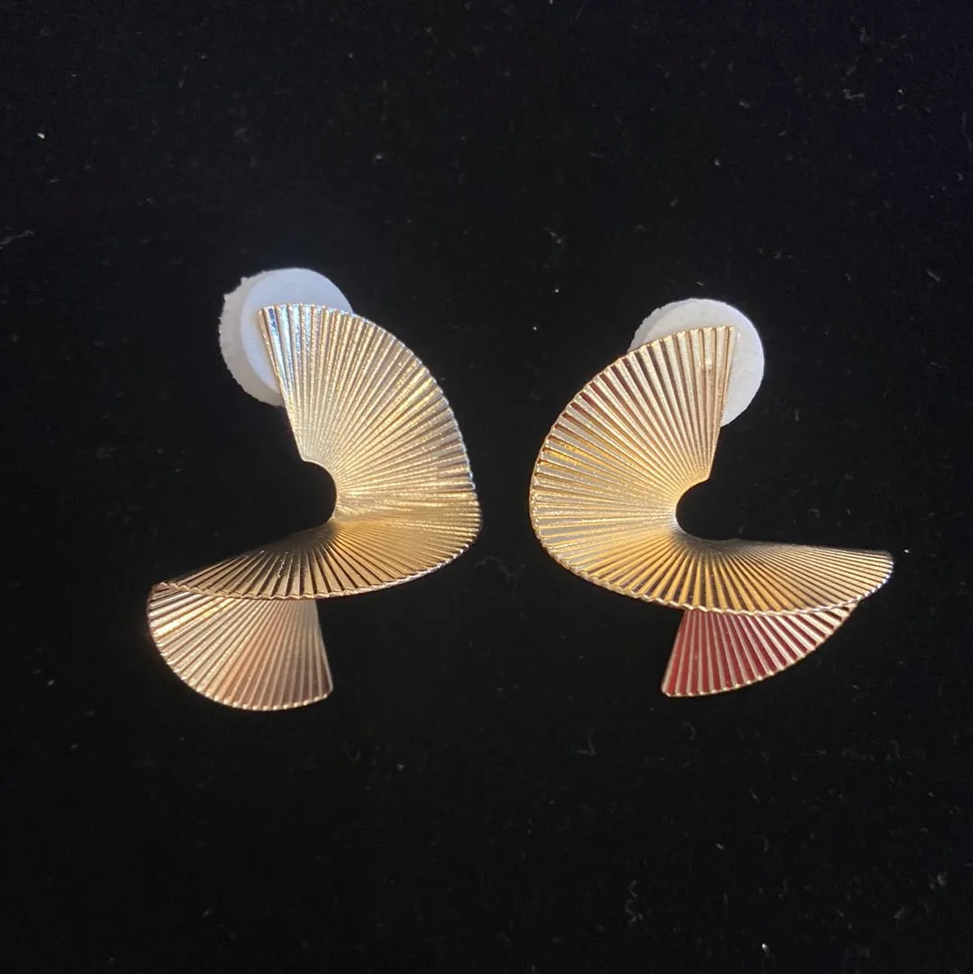 DUETS Chunky Gold Lightweight Earrings