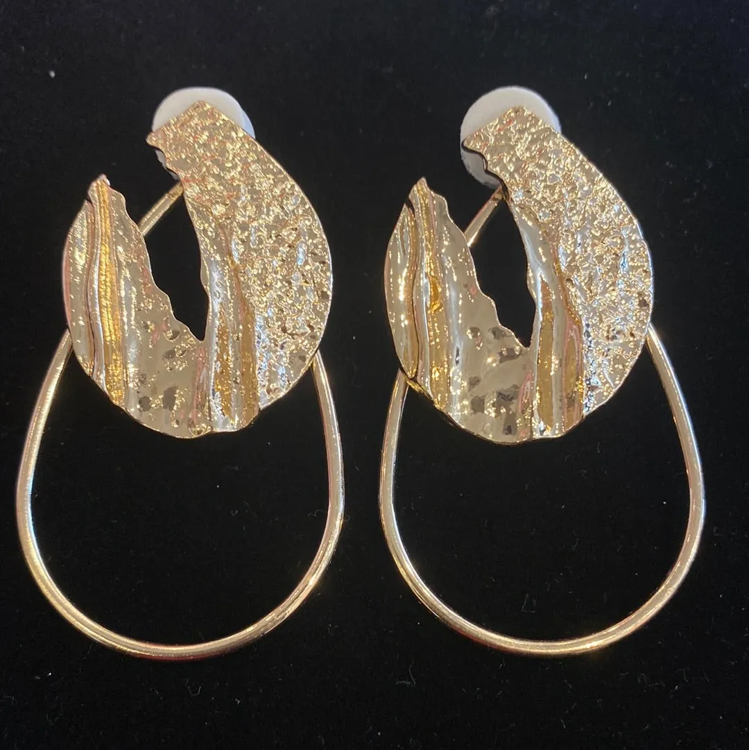 DUETS Chunky Gold Lightweight Earrings