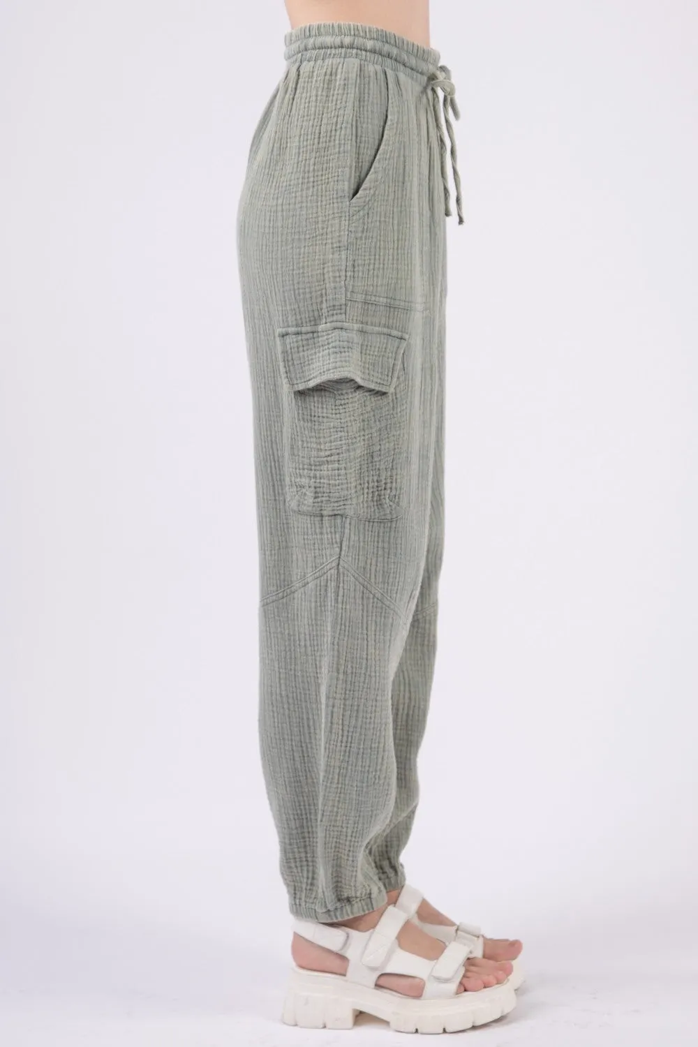 It’s a Breeze Washed Woven Crinkle Gauze Drawstring Cargo Pants in Sage