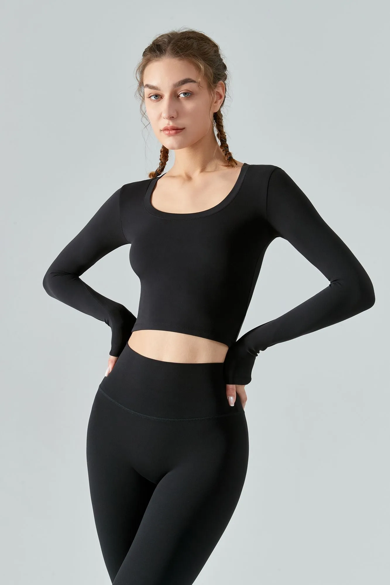 Seamless Scoop Neckline Long Sleeve Crop Top