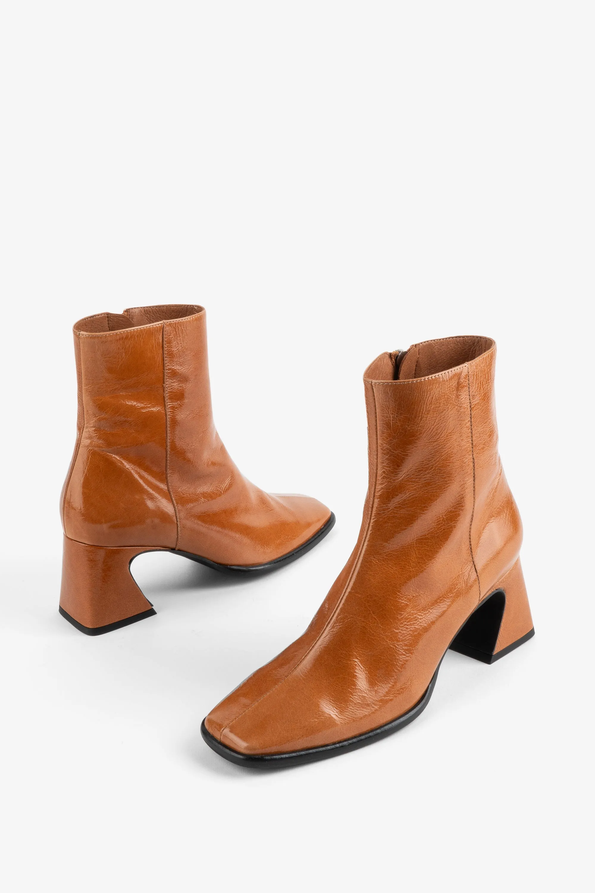 TAFFY PATENT LEATHER HEELED BOOT