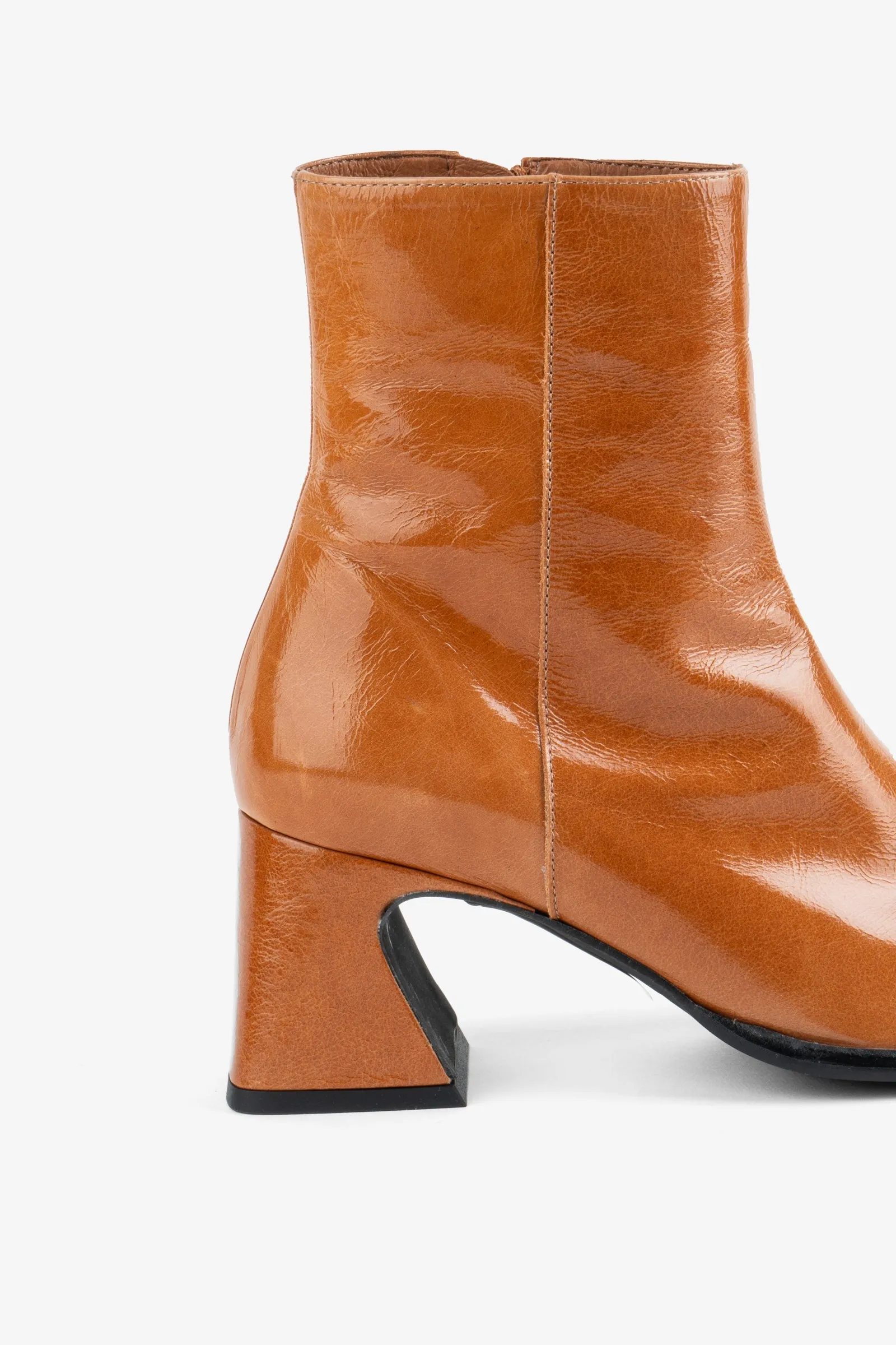 TAFFY PATENT LEATHER HEELED BOOT