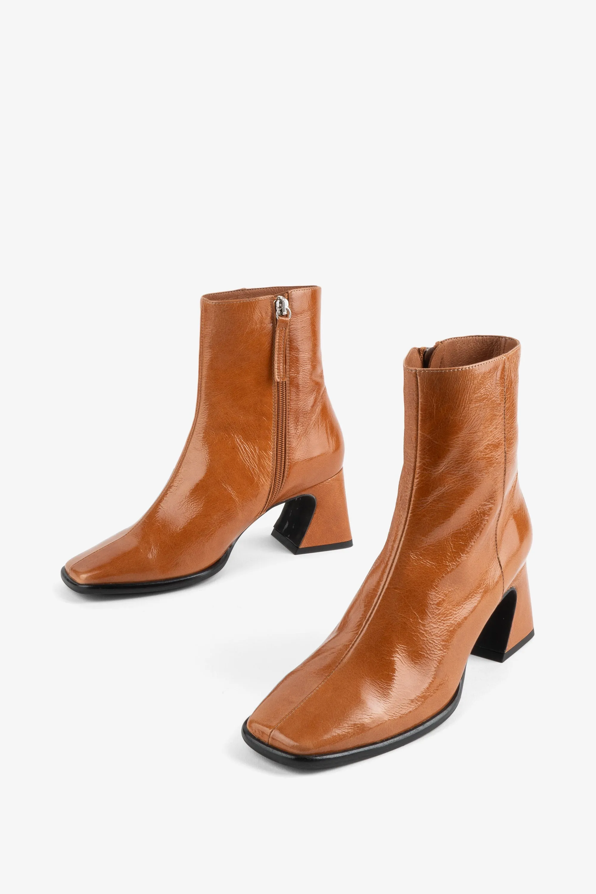 TAFFY PATENT LEATHER HEELED BOOT