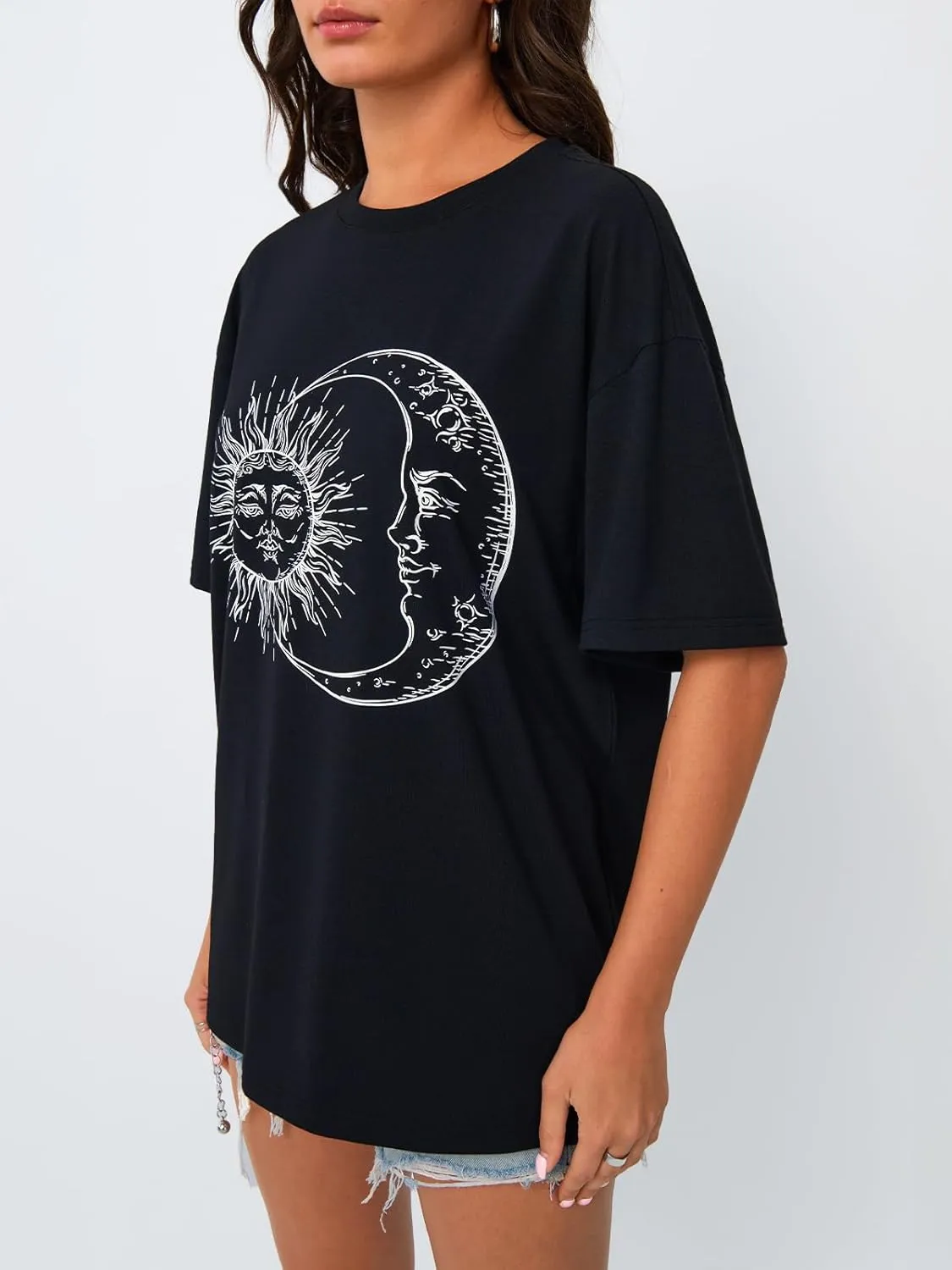 Trendy Queen Womens Graphic Tees Oversized Casual Tops Short Sleeve Loose Fit T Shirts Going Out Cute Summer Tops 2025