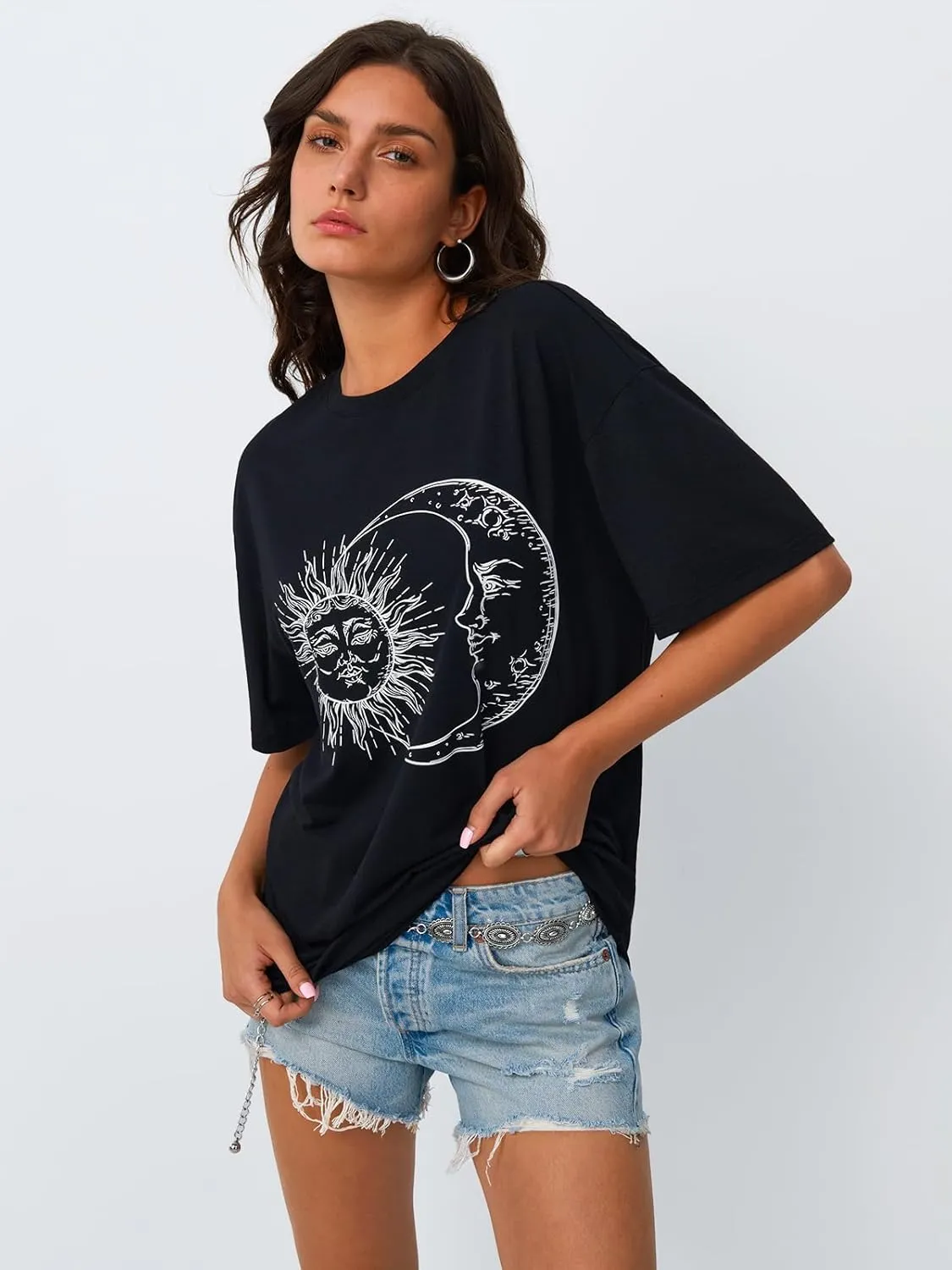 Trendy Queen Womens Graphic Tees Oversized Casual Tops Short Sleeve Loose Fit T Shirts Going Out Cute Summer Tops 2025