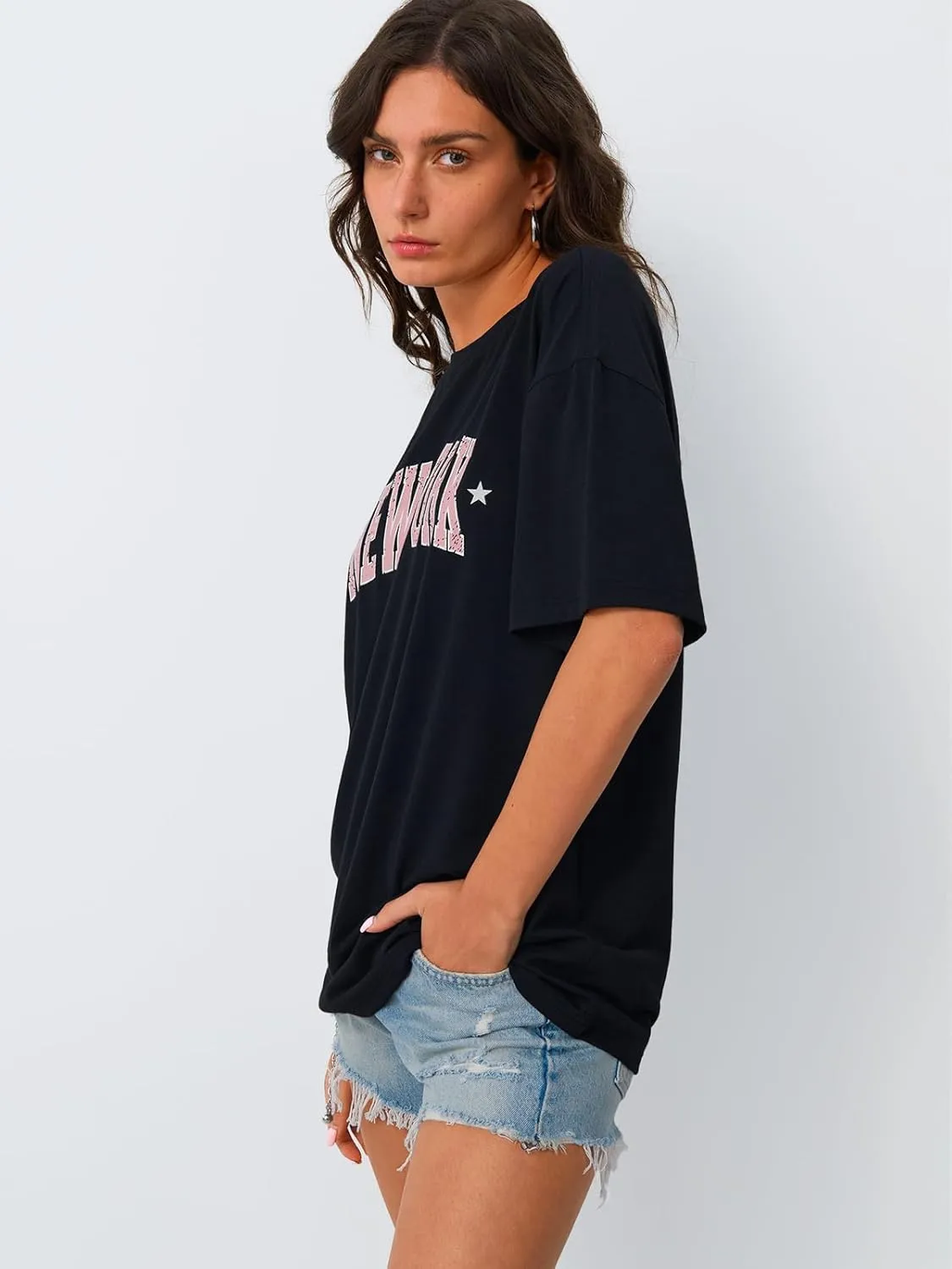 Trendy Queen Womens Graphic Tees Oversized Casual Tops Short Sleeve Loose Fit T Shirts Going Out Cute Summer Tops 2025