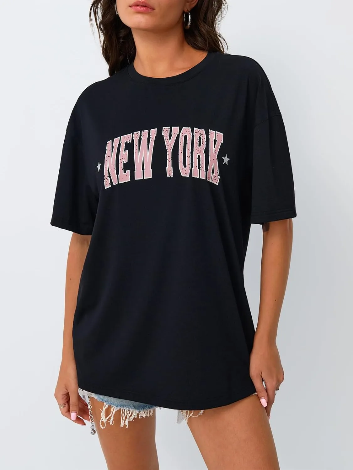 Trendy Queen Womens Graphic Tees Oversized Casual Tops Short Sleeve Loose Fit T Shirts Going Out Cute Summer Tops 2025