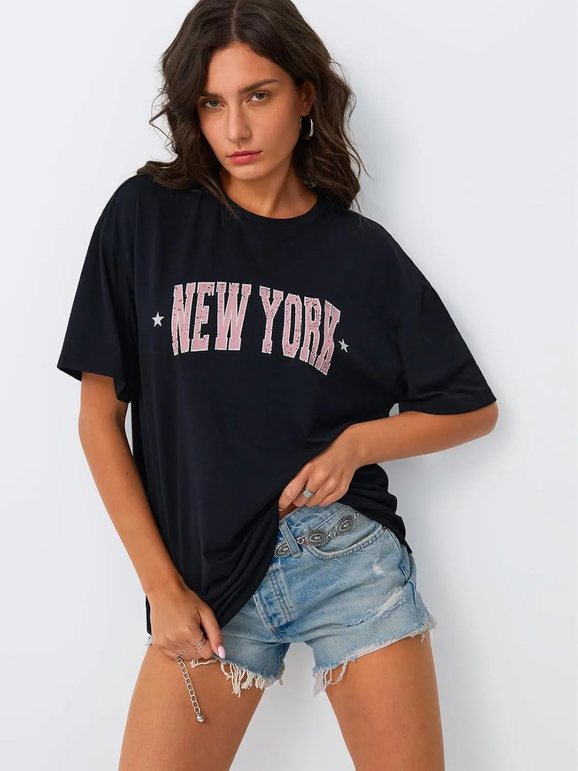 Trendy Queen Womens Graphic Tees Oversized Casual Tops Short Sleeve Loose Fit T Shirts Going Out Cute Summer Tops 2025