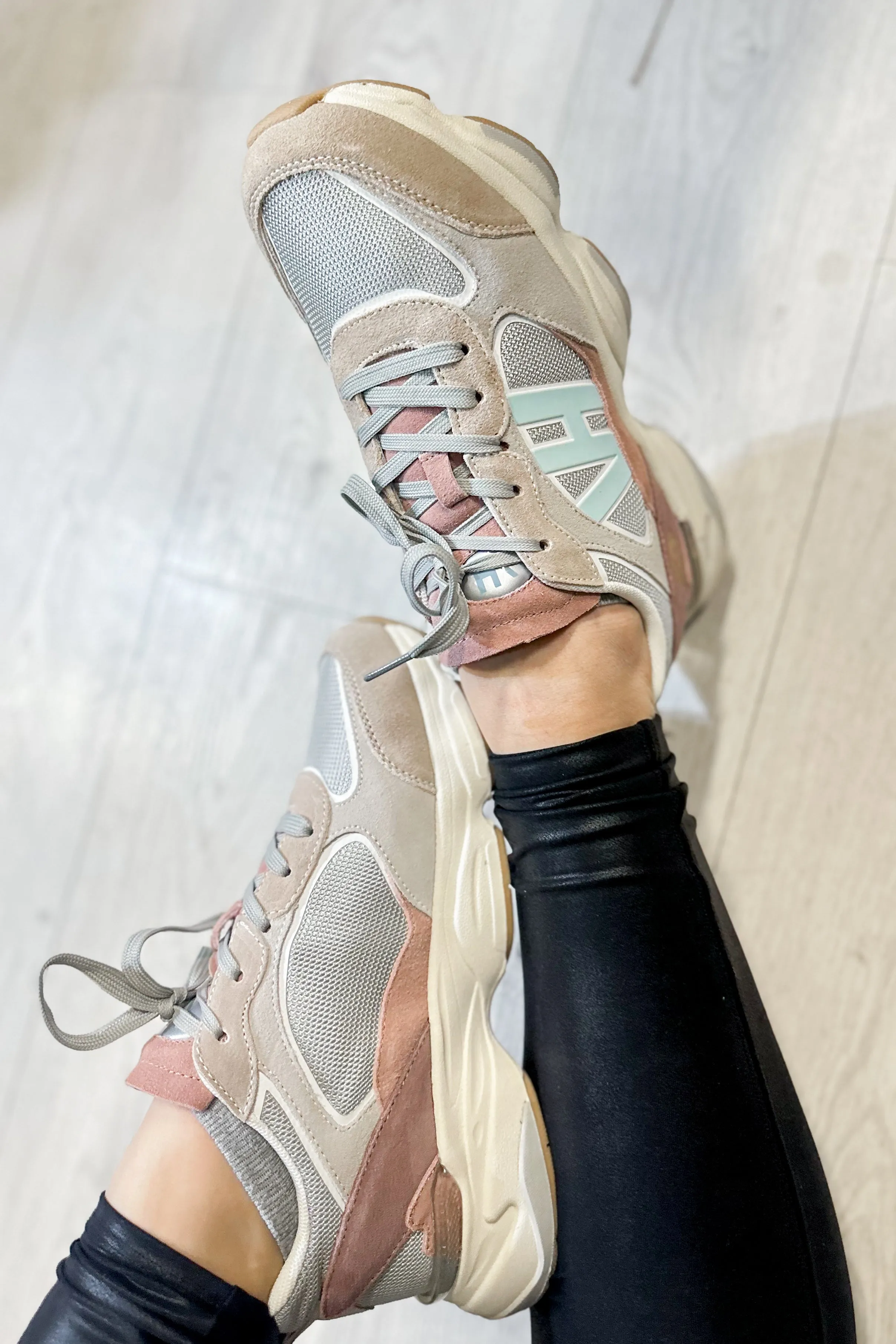 Vintage Havana Dash 8 Running Sneakers
