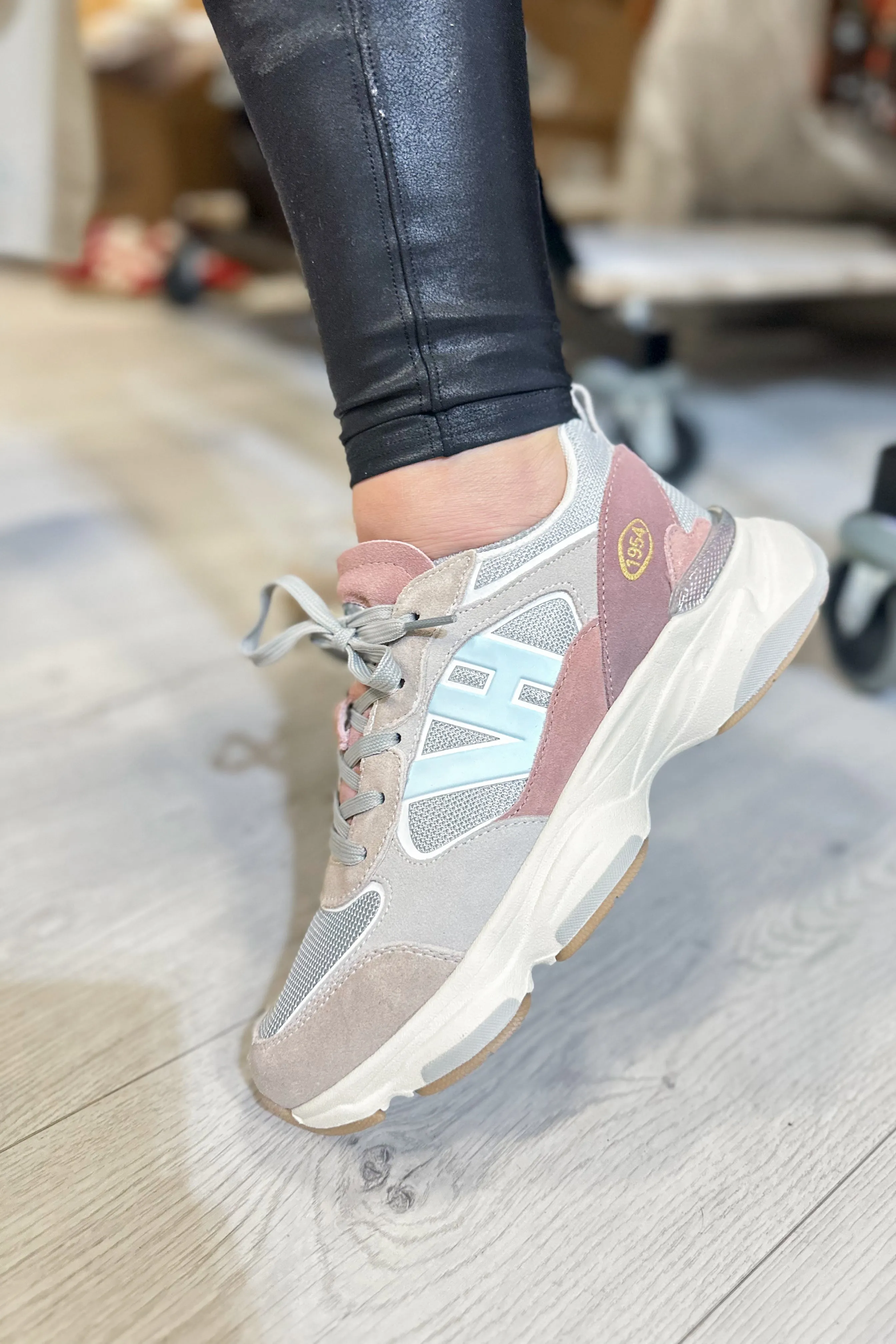 Vintage Havana Dash 8 Running Sneakers